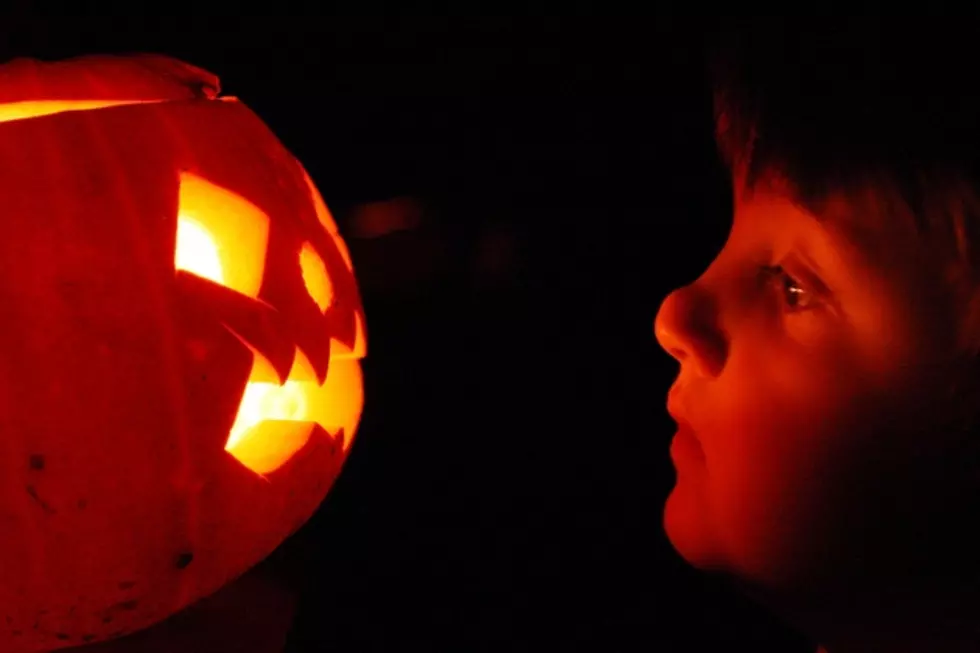 Big Bill Love’s Top 20 Classic Country Creepy Halloween Hits