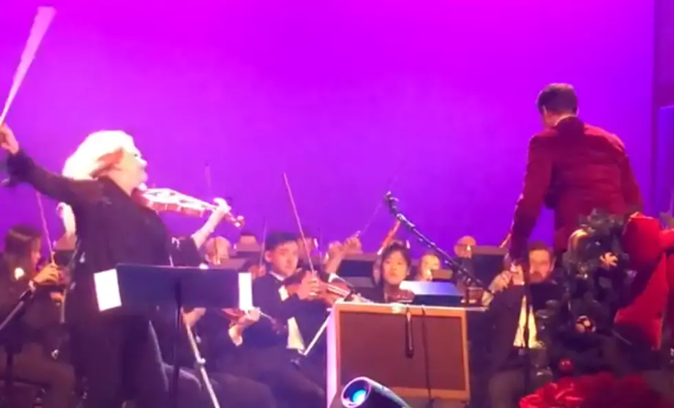 Owensboro Violinist Rocks Out During Christmas Concert