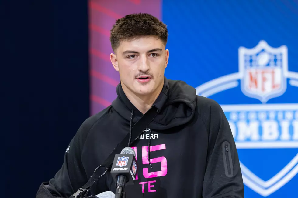 Bears Rookie Taps Out on MJ vs LeBron